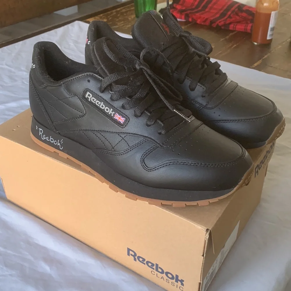 Reebok - Picture 2 of 4